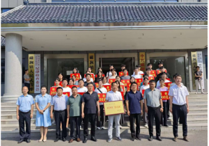 愛心傳遞，溫暖同行——磁澗鎮(zhèn)2024年社會扶貧暨洛陽九億重工集團(tuán)資助貧困大學(xué)生愛心捐贈活動